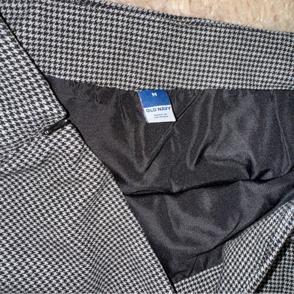 Old Navy Houndstooth Skirt Womens M Black And White Slit Mini‎ Preppy - Picture 4 of 6